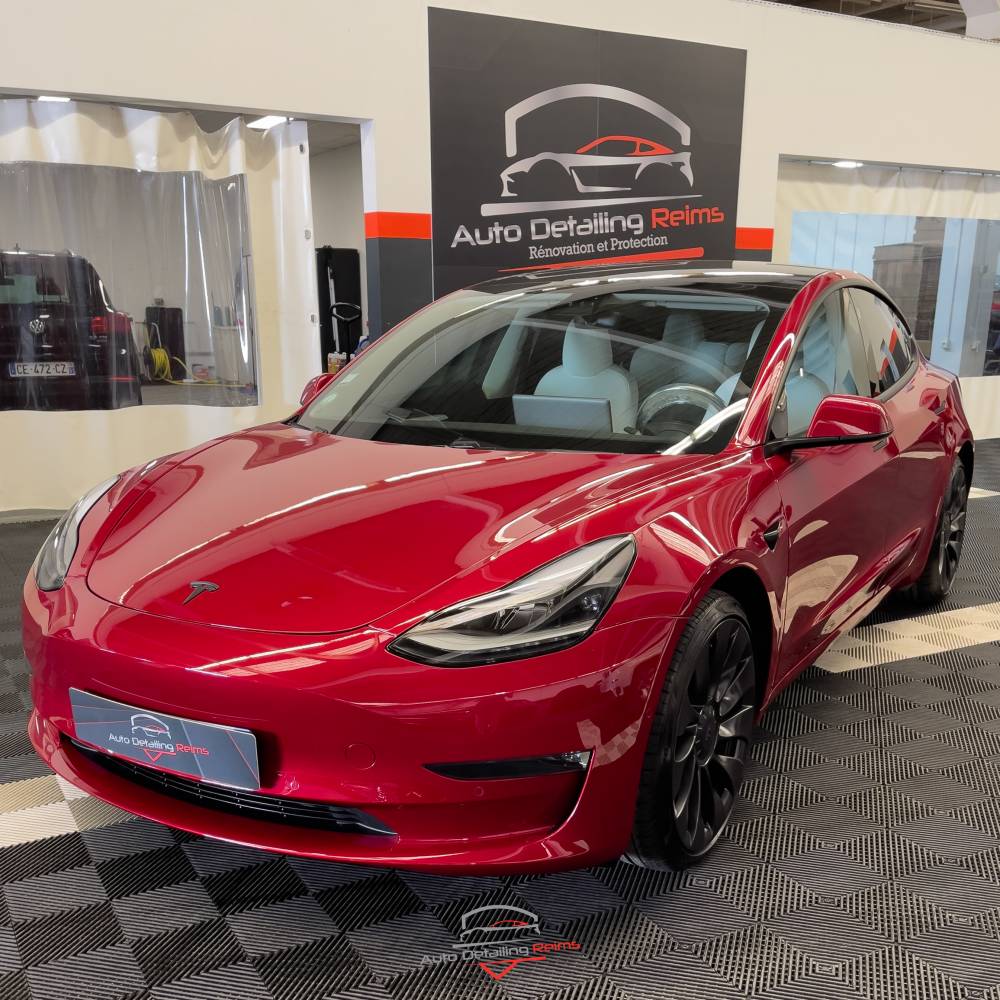 Car detailing d'une voiture électrique Tesla modèle 3